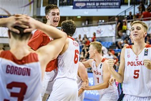 Polish players celebrating their victory against Czech Republic