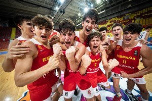 Team Spain celebrate after winning the semifinal game against France