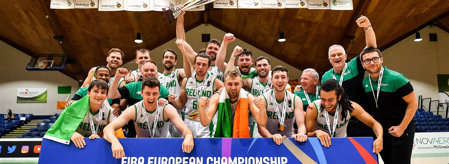 Ireland team photo after being crowned champions