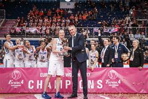 FIBA Executive Director Europe Kamil Novak presents Tatiana Vidmer with the trophy