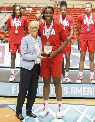 MVP Silvia Fowles (USA), FIBA Americas President Carol Callan