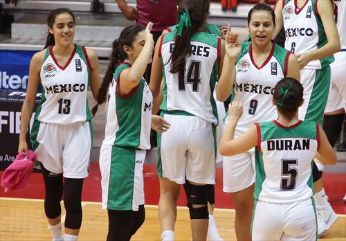 13 Paola Velasquez (MEX), 5 Wendy Duran (MEX), 9 Angela Carrasco (MEX)