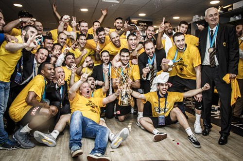 AEK players celebrating in the lockers room