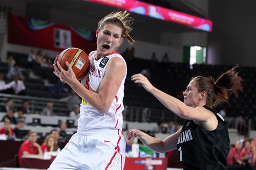 8. Ilona BURGROV (Czech Republic) protecting the ball with determination and strength