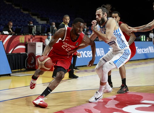 22 Andrew Wiggins (CAN), 31 Charis Giannopoulos (GRE)