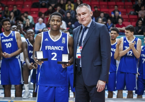 FIBA Executive Director Europe Kamil Novak presents Frank Ntilikina with the MVP award
