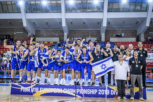 Israeli players celebrating the win of gold medals