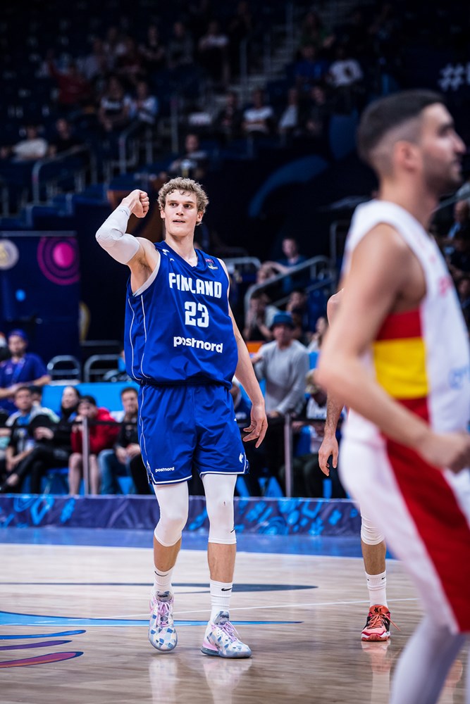 theScore - 🔥 43 PTS 🔥 19/29 FG 🔥 0 turnovers Lauri Markkanen went OFF  today to lead Finland over Croatia and into the EuroBasket quarterfinals.  🇫🇮