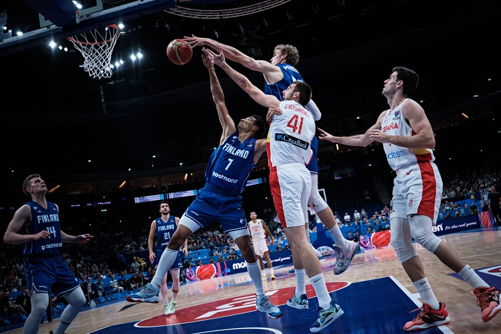 theScore - 🔥 43 PTS 🔥 19/29 FG 🔥 0 turnovers Lauri Markkanen went OFF  today to lead Finland over Croatia and into the EuroBasket quarterfinals.  🇫🇮