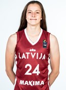 Headshot of Raina Tomasicka