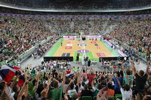 12,000 fans turned out to watch Slovenia defeat neighbors Croatia (photo: KZS/www.alesfevzer.com)