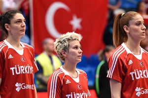 Turkey vs Lithuania; 10 Isil ALBEN (Turkey)
